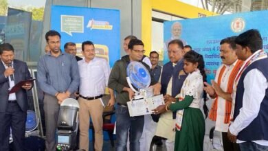 मुख्यमंत्री ने भेंट की सोलर होमलाईट और टीवी